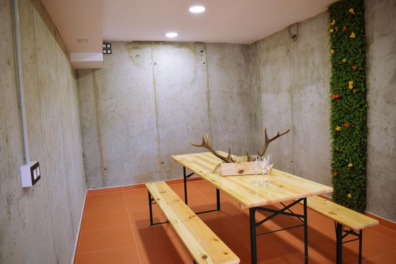 Albergue Hosting Duero Pesquera de Duero ภายนอก รูปภาพ